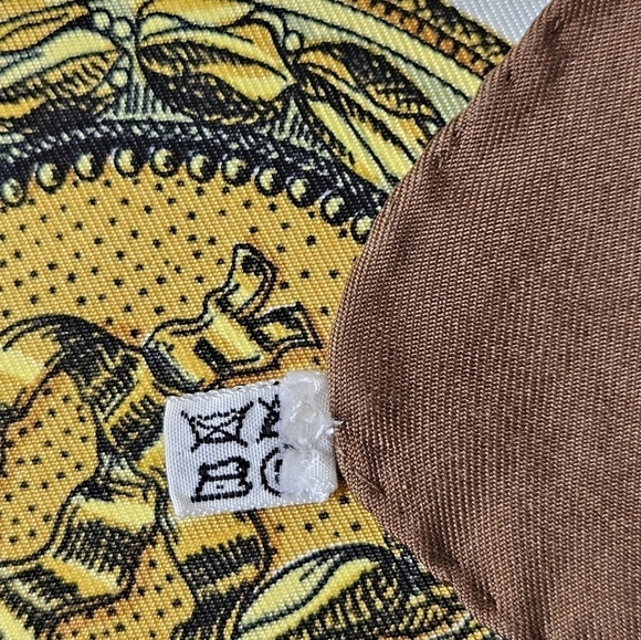 Hermès Paris Vintage Grand Apparat Silk Scarf 90 in Cream and Brown - Picture 13 of 16